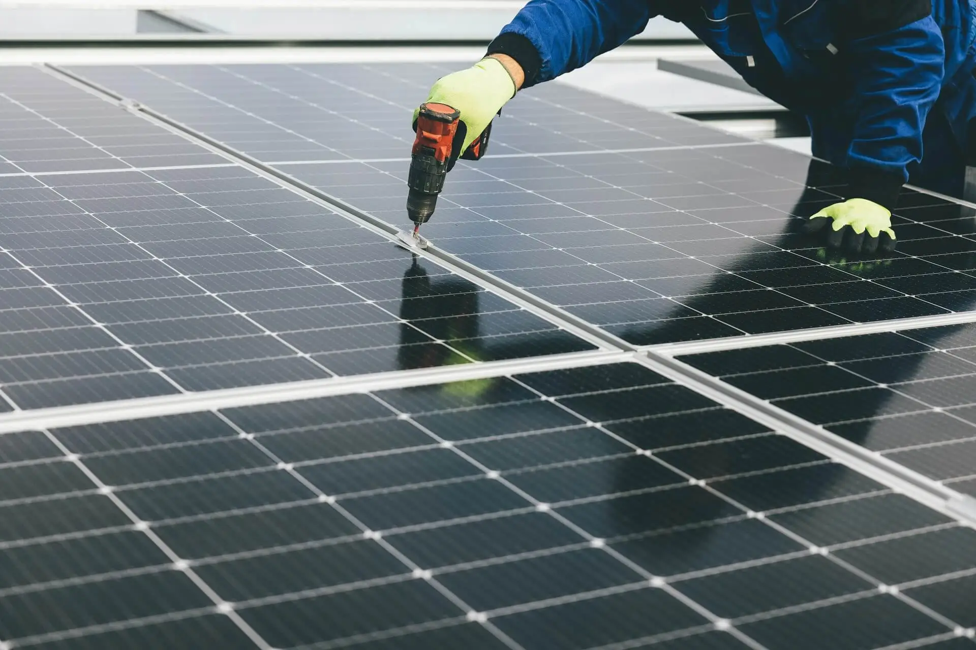 Montaggio pannello fotovoltaico